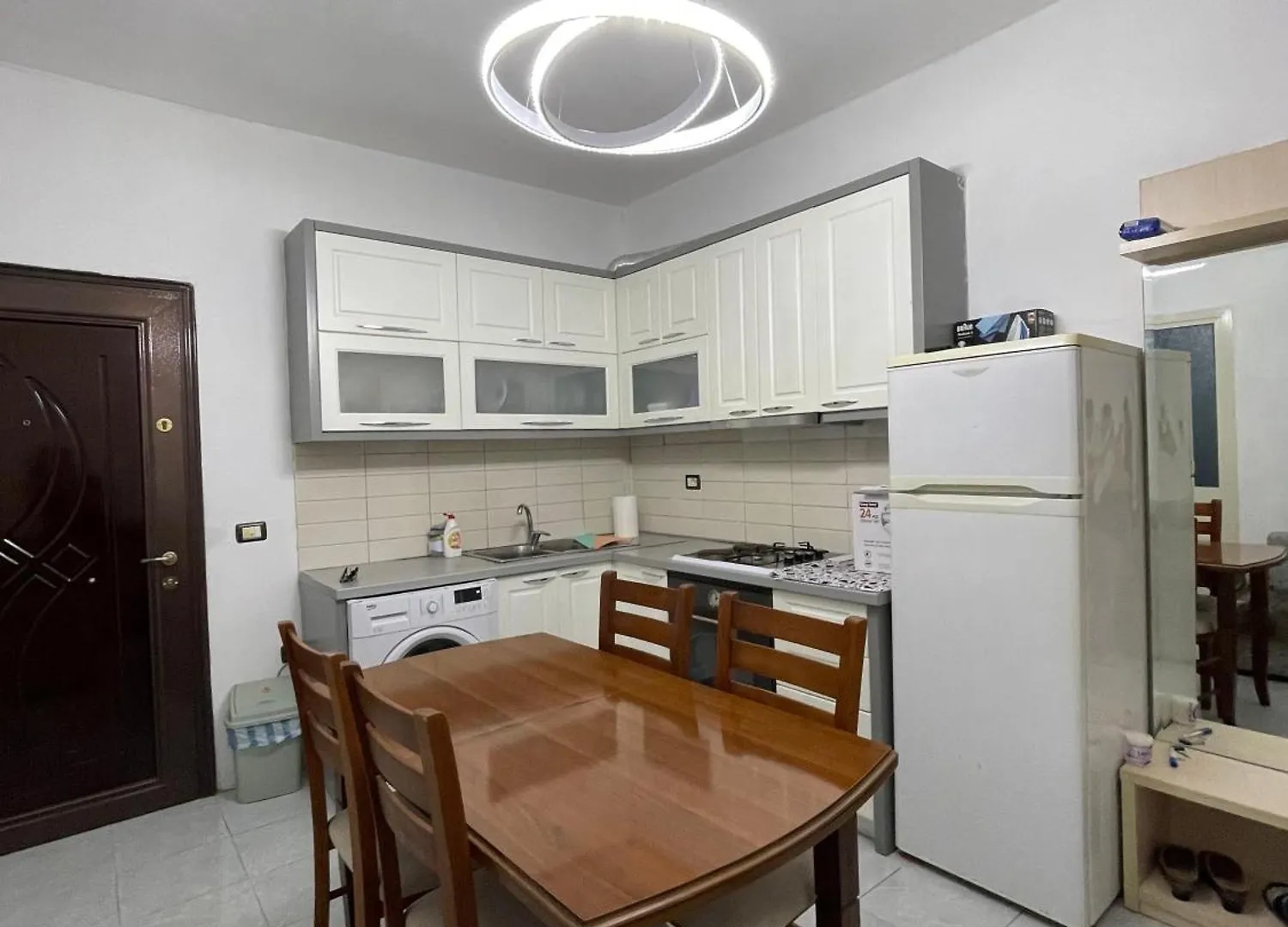 דירה גולם Rigi'S Guest House