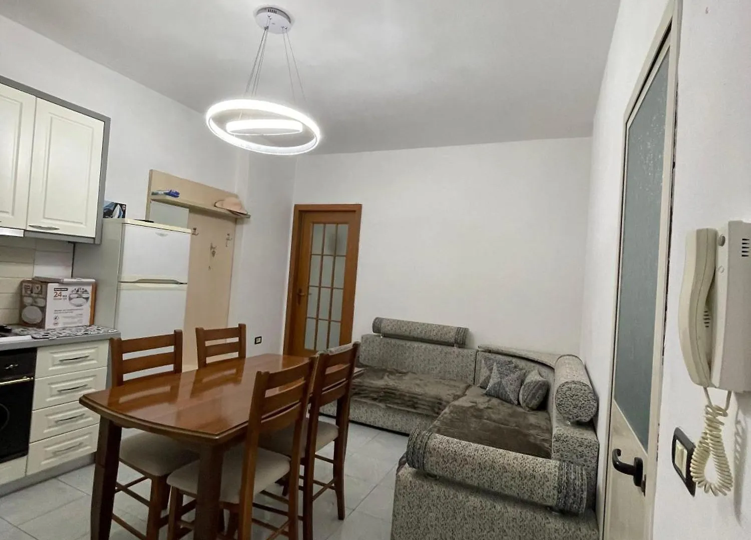 גולם Rigi'S Guest House אלבניה